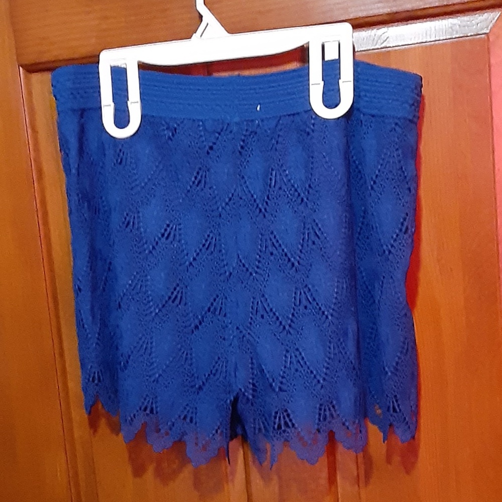 Crochet Lace Lined Pull On Shorts - Picture 2 of 4
